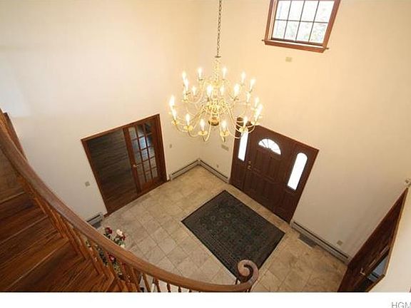 3rd image of 10 Judson Ln