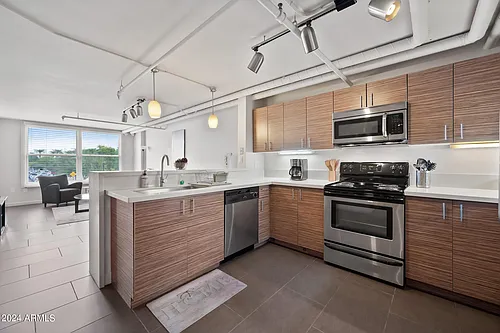 535 W Thomas Rd Photo 1