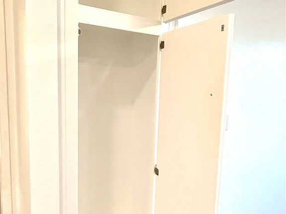 3rd image of 375 W Park Ave APT B