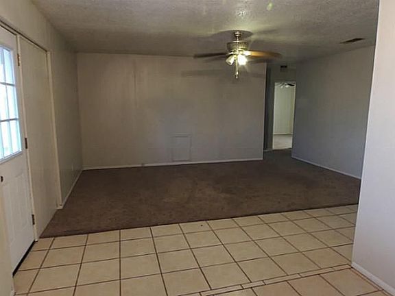 3rd image of 12125 Knight Dr