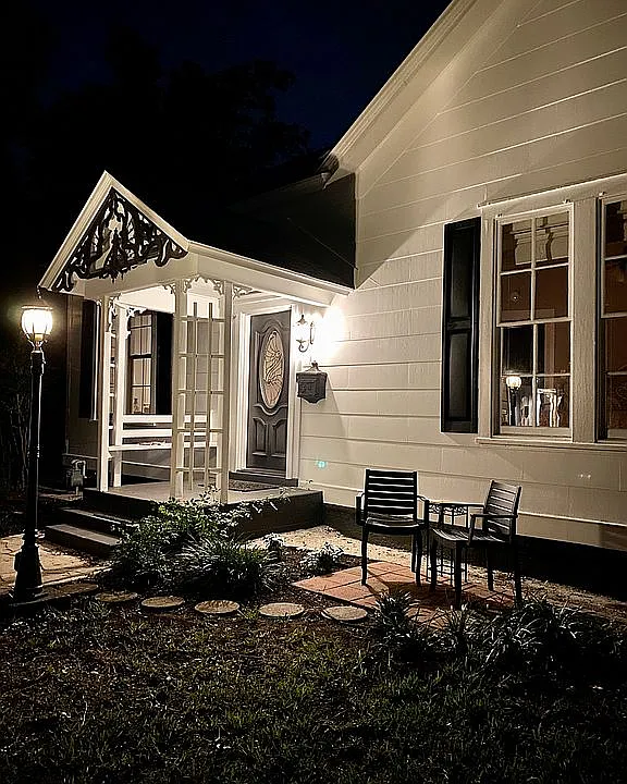1305 S College St — exterior photo