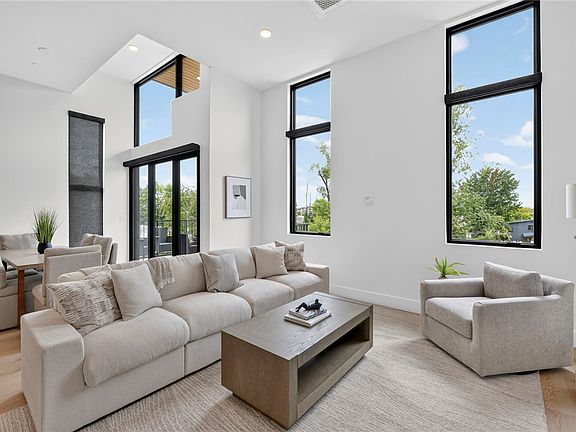 3rd image of 905 SE 4th St #300
