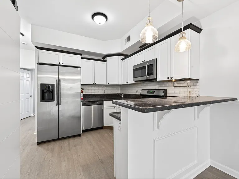 258 Pine St #2R — Photo 3