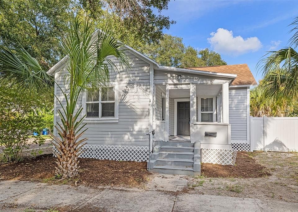 1st image of 1031 DARTMOOR STREET N