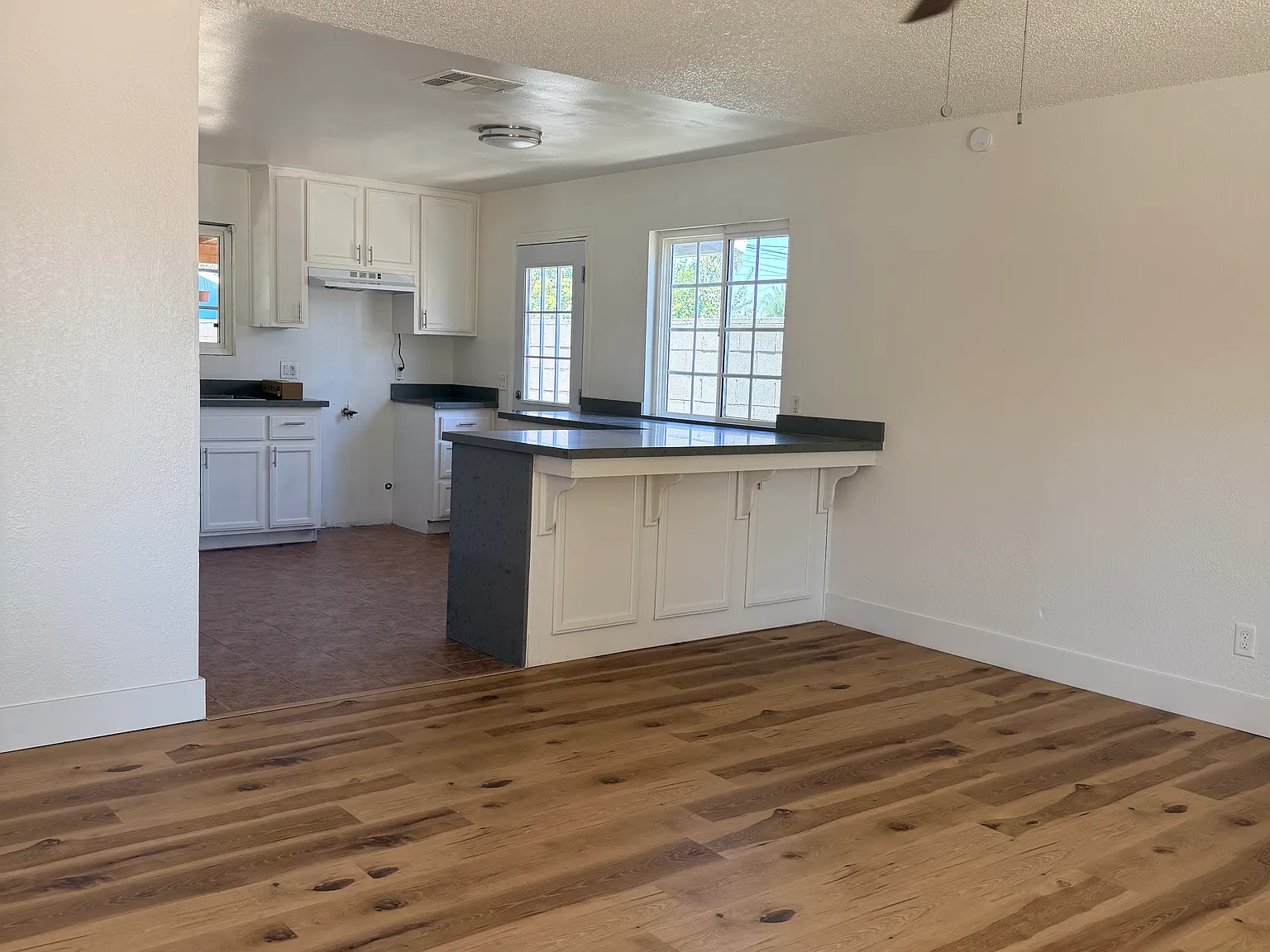 3 bed, 1120 sqft, $1,925 — Photo 2