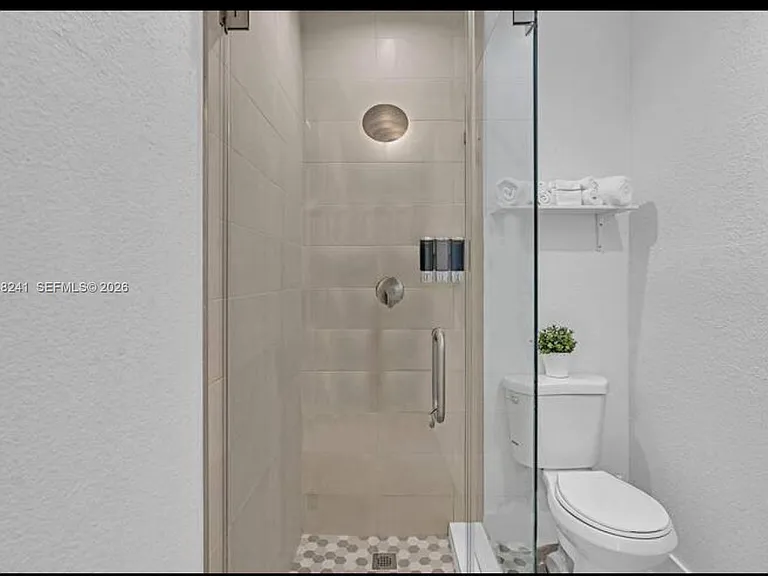 860 NW 17th Ct — Photo 12