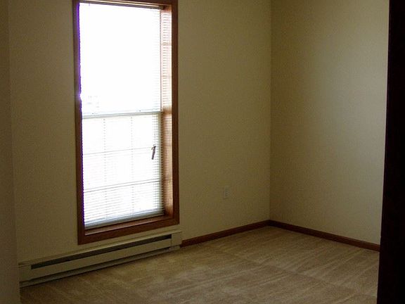 4th image of 800 S Blue Mounds St APT 1