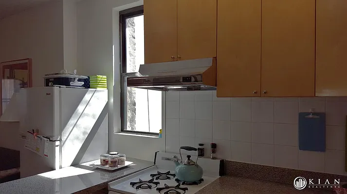 Rented by Kian Realty | media 10