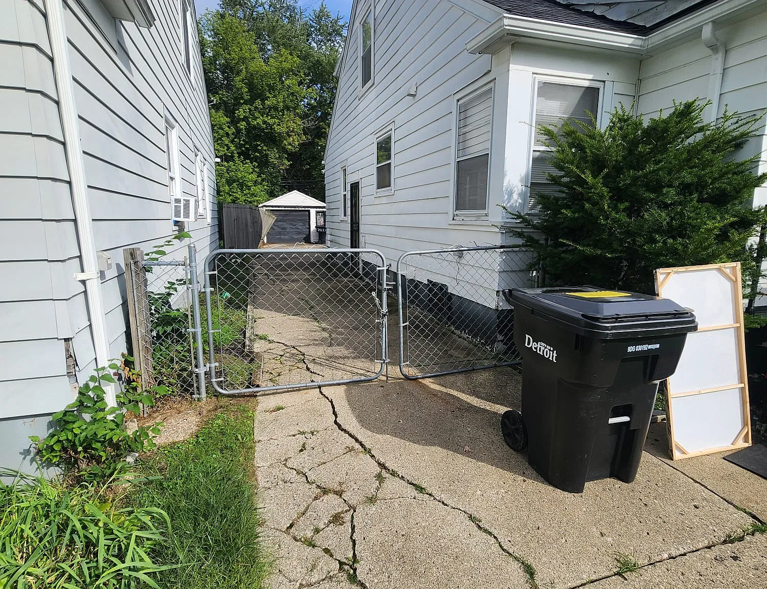 3 bed, 1100 sqft, $1,300 — Photo 3