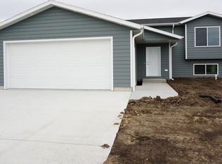 31 26th St SW, Watertown, SD 57201