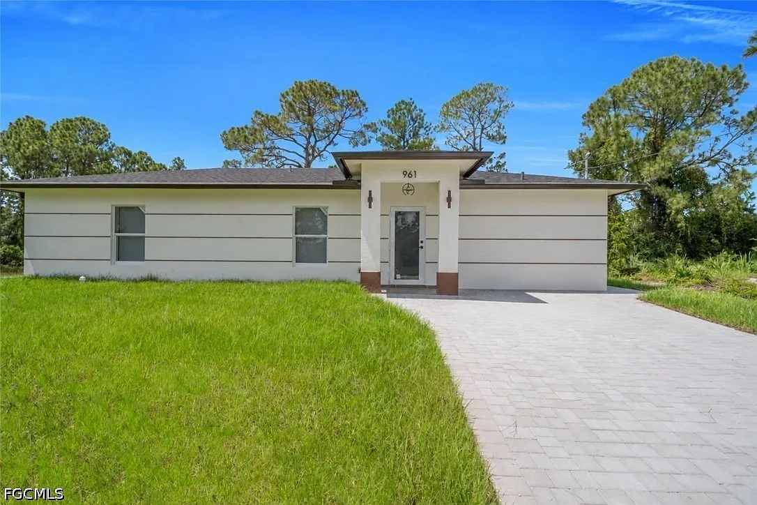 3 bed, 2.0 bath, 1058 sqft, $1,700 — Photo 1