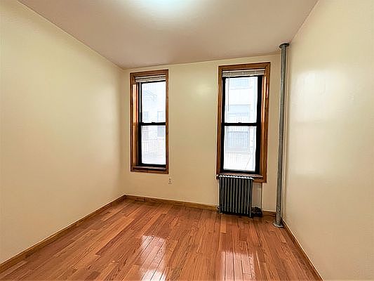 3rd image of 35 Henry St APT 2