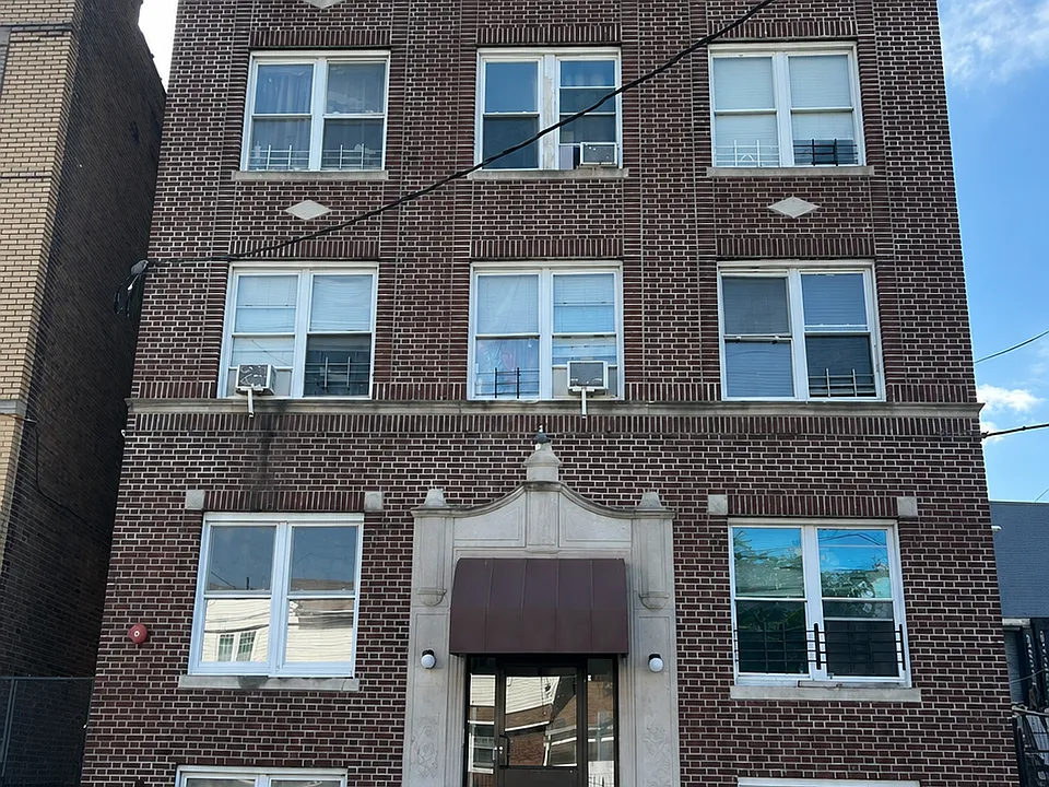76 Van Wagenen Ave #404