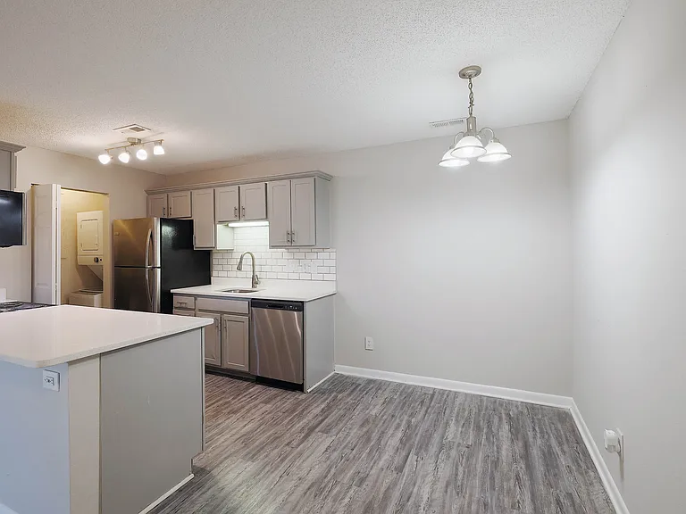 Triangle Park Apartments — Photo 61