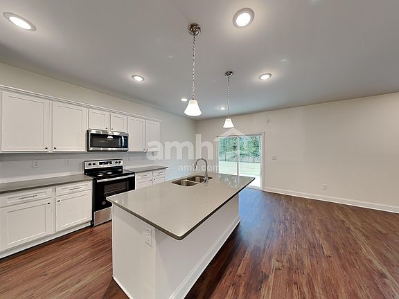 4th image of 3860 Chivalry Dr