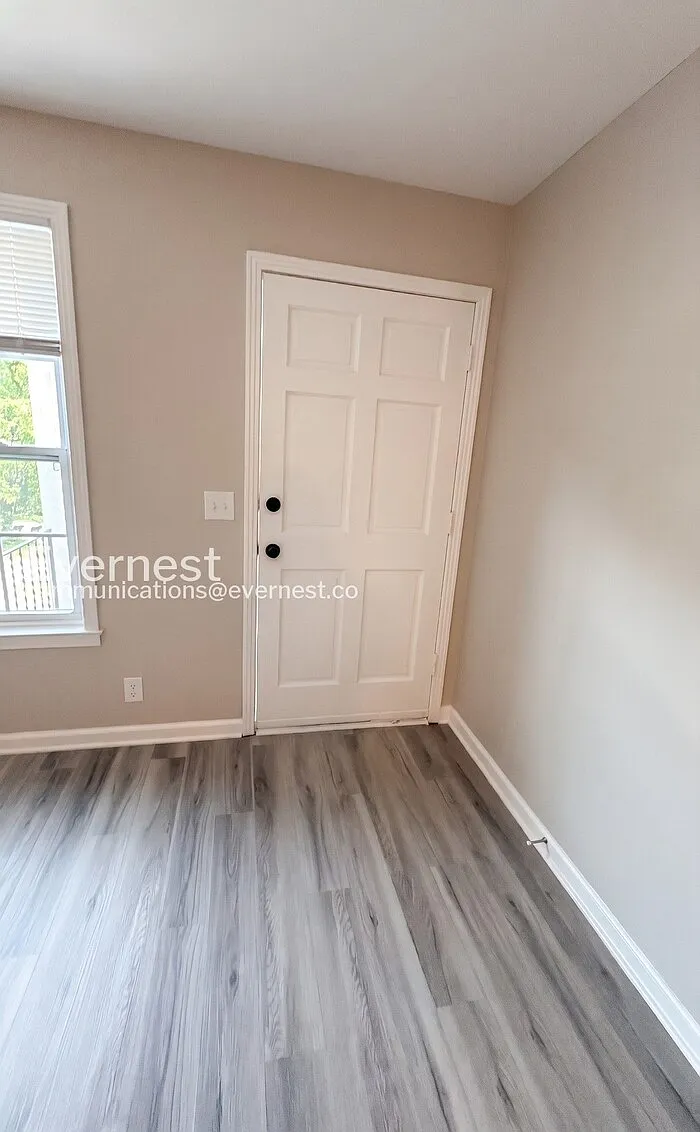 2 bed, 1.0 bath, 960 sqft, $1,275 — Photo 2