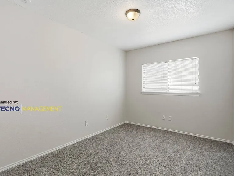 8138 Elktree Pass — Photo 10