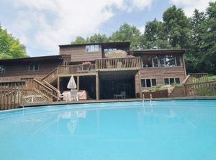 36701 Valentine Rd, Oconomowoc, WI 53066