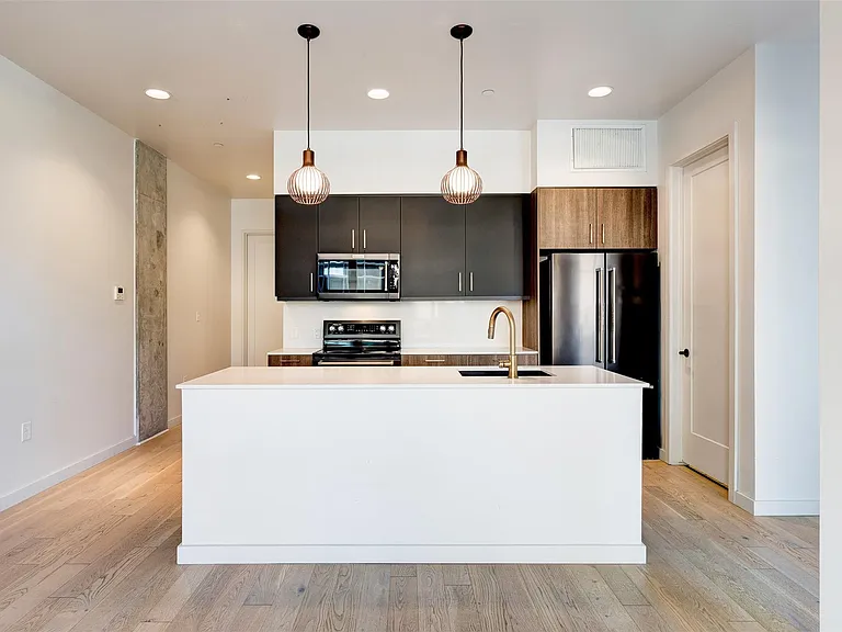 1501 E 4th St #202 — Photo 9