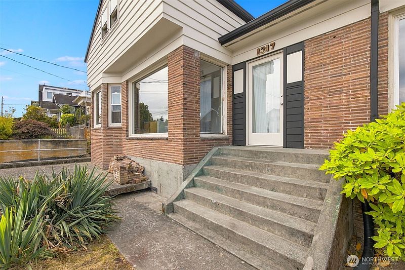 2nd image of 1317 California Avenue SW