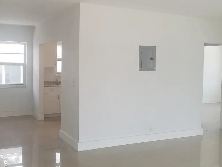 8141 Crespi Blvd — Photo 5