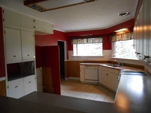 5th image of 1740 Union St
