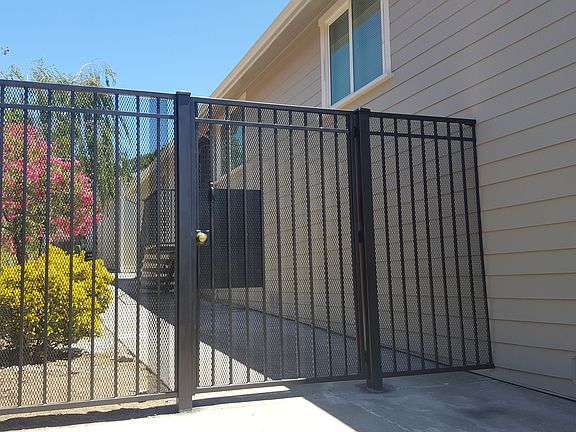 2nd image of 7628 Macarthur Blvd #1