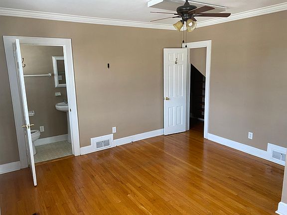 3rd image of 130 College St