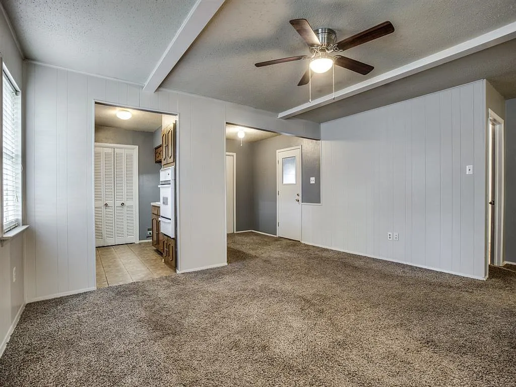 3 bed, 1376 sqft, $2,200 — Photo 3
