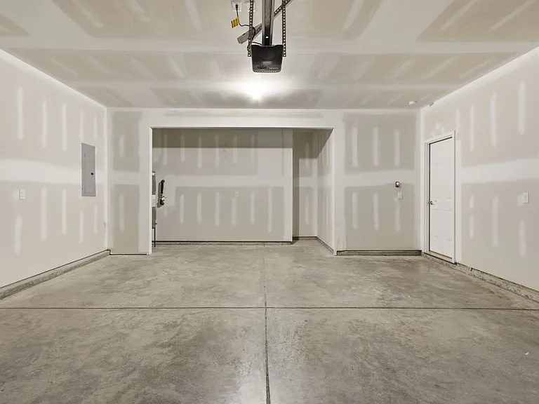 3901 Sadie St — Photo 32