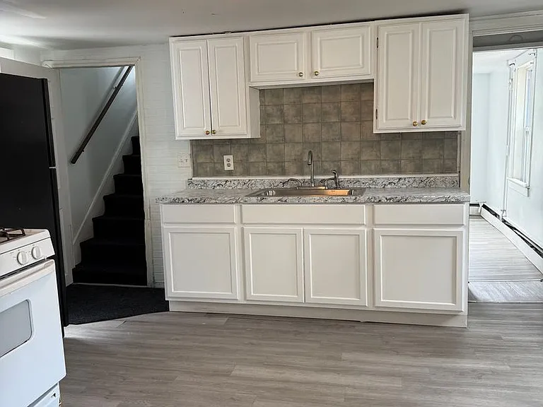 35 Ash St — Photo 1