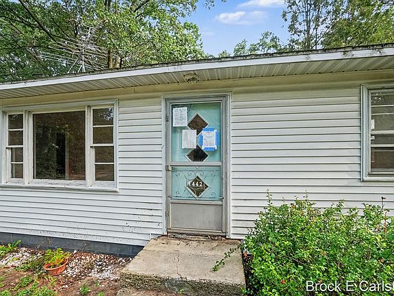 4th image of 1442 Norwich Ave