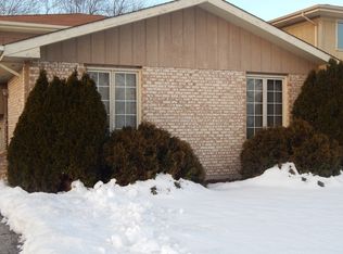 910 E 151st Pl, Phoenix, IL 60426