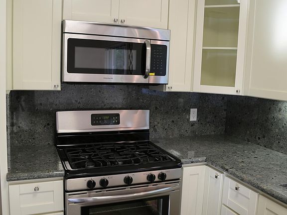 2nd image of 1427 N Fuller Ave APT 1
