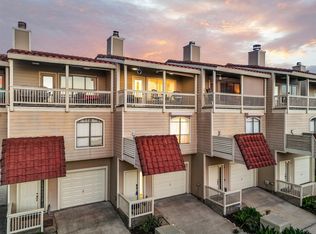30 Dana Dr, Galveston, TX 77554