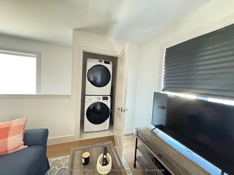 26 Cardrew St #COACH — Photo 8