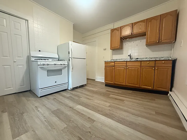 4 Watson St #2R — Photo 1