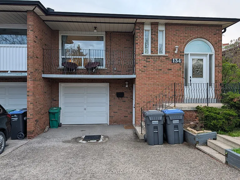 134 Chalfield Ln — Photo 1