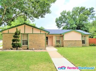 200 W Volunteer Dr, Arlington, TX 76014