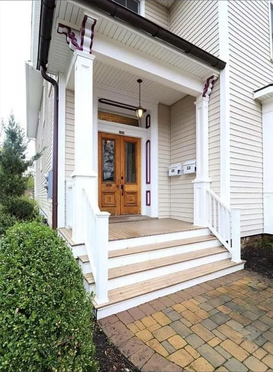 Building Photo - 153 S Main St #B