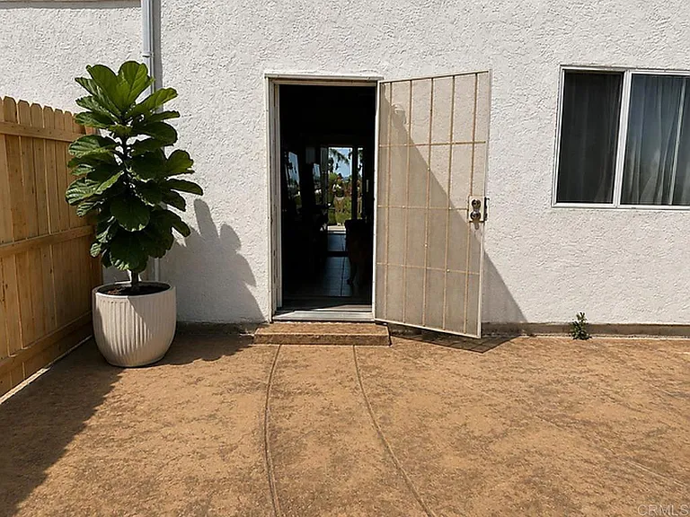 1733 Stormy Ln — Photo 3