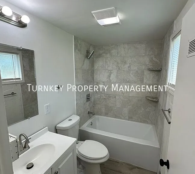 904 W 25th St #2 — Photo 8