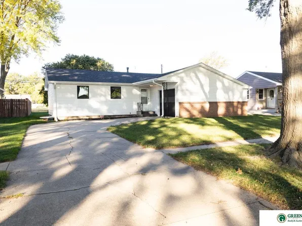 37 Edison Ave, York, NE 68467