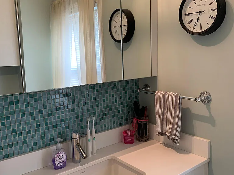 907 E 4th St #3 — Photo 12