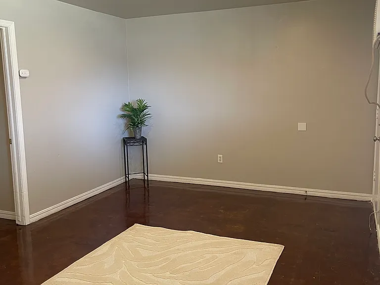 415 N Baumann Ave — Photo 3