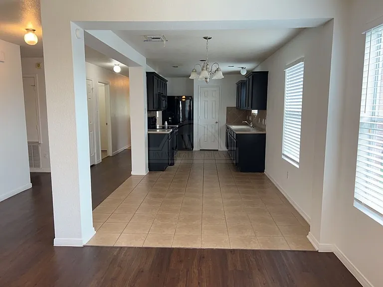 3304 Catalina Dr — Photo 5