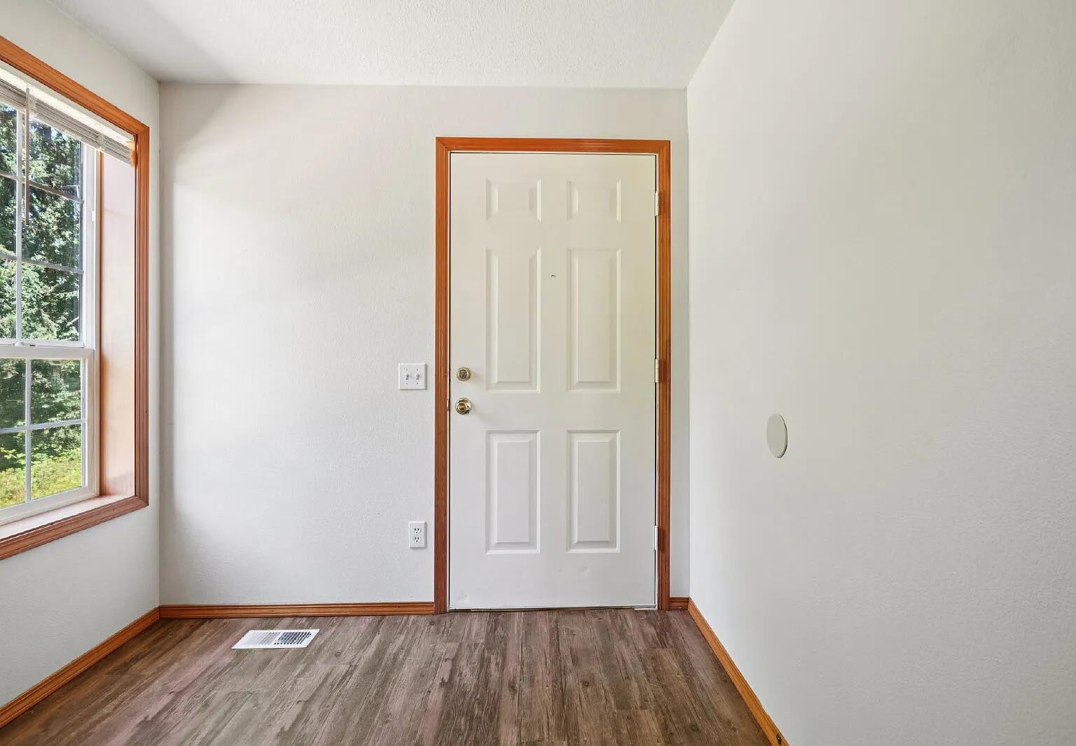 4 bed, 2.5 bath, $2,095 — Photo 2