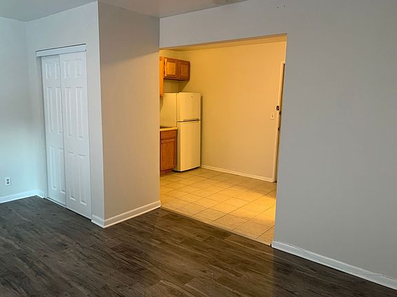 2nd image of 1456 N Farwell Ave APT 24
