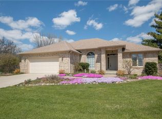 1025 Silver Lake Cir, Greenwood, IN 46142