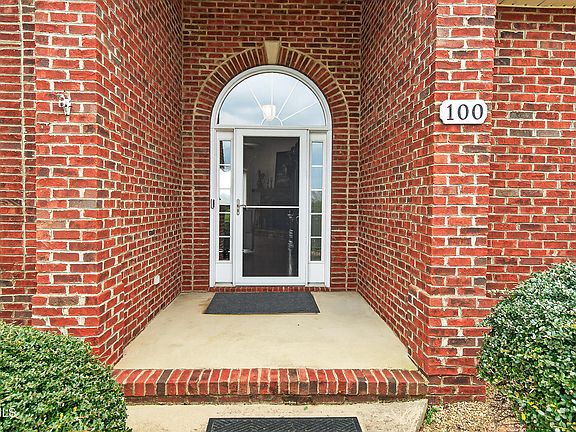 3rd image of 100 Golf Villa Dr